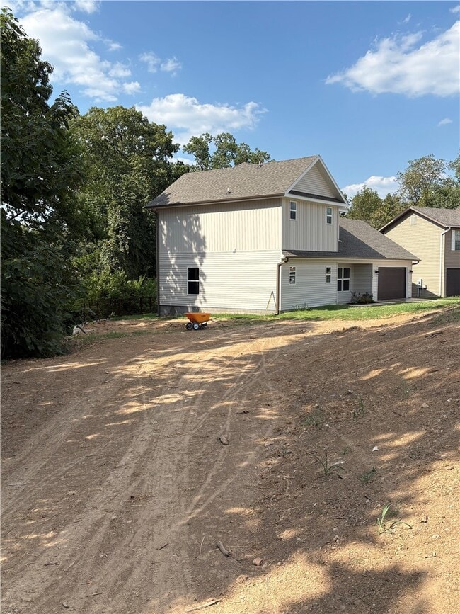 Building Photo - 1401 Cresent St