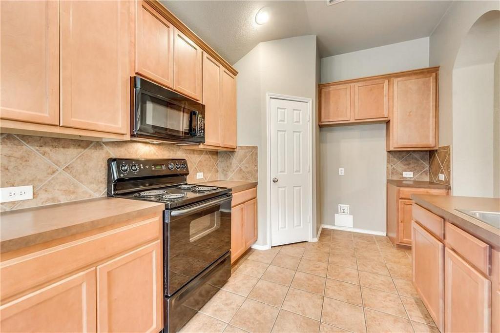 Building Photo - 2004 Zavala Dr