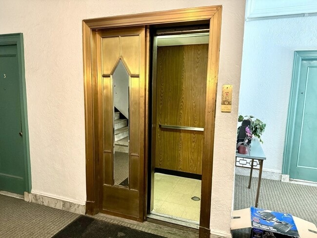 Building Photo - 48 Strathmore Rd