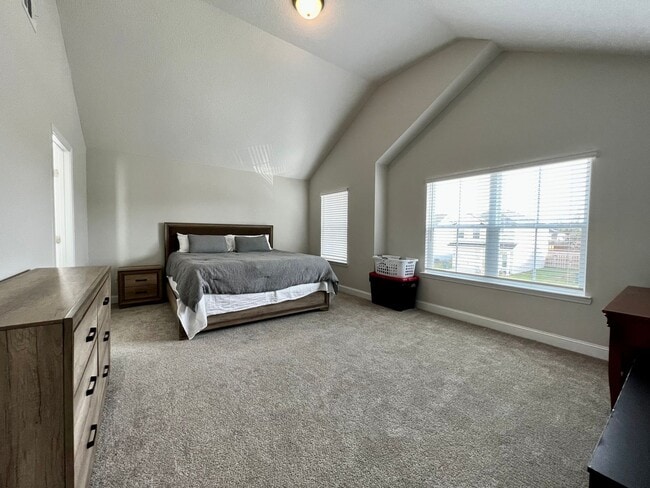 Building Photo - AVAILABLE LATE JANUARY (One Pet Only)