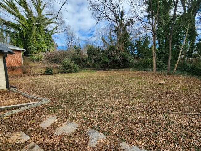 Building Photo - 214 Napoleon Dr SW