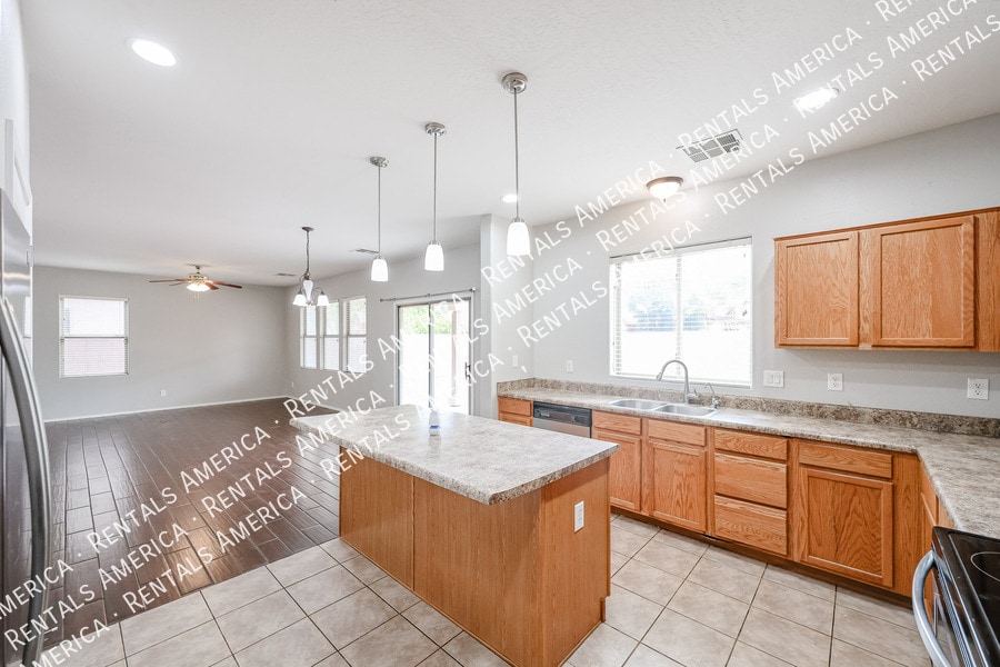 Building Photo - 4563 E Oxford Ln