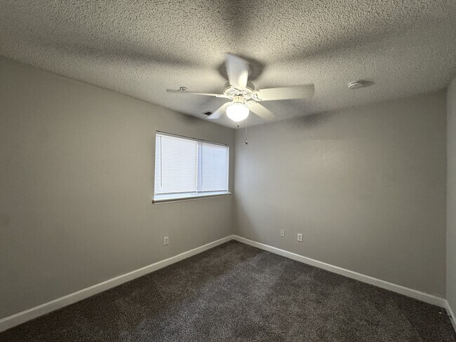 Building Photo - 303 Smith Level Rd