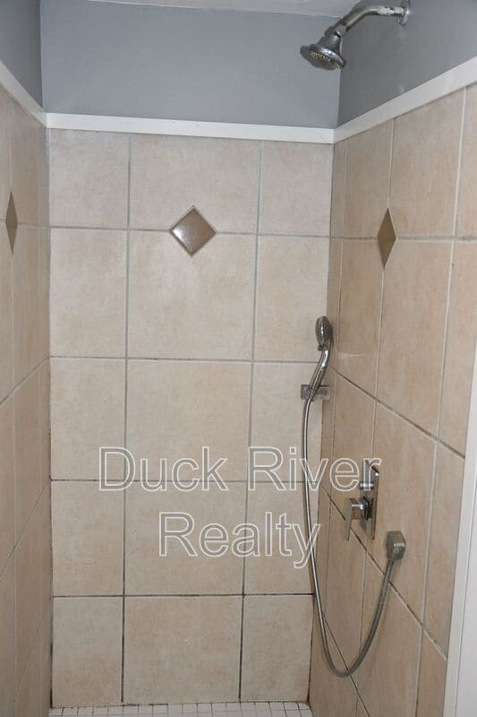 Building Photo - 211 W 10th St