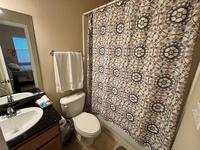 Building Photo - Fully Furnished 3-Bedroom Townhome