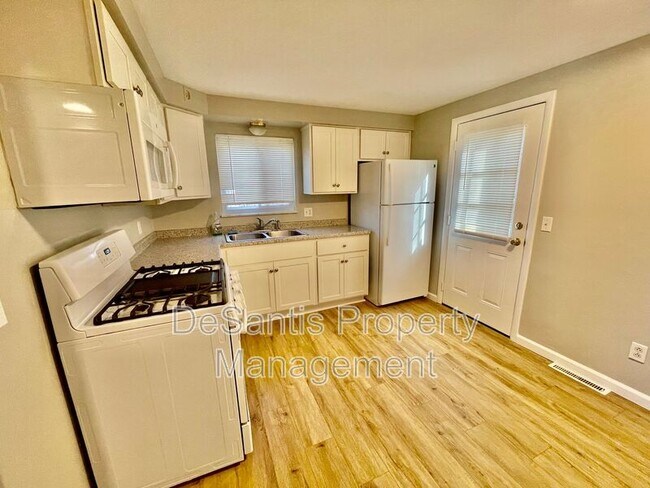 Building Photo - 3272 Ridge Rd Ext