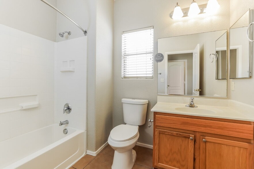 Building Photo - 3430 Avenida Bonita