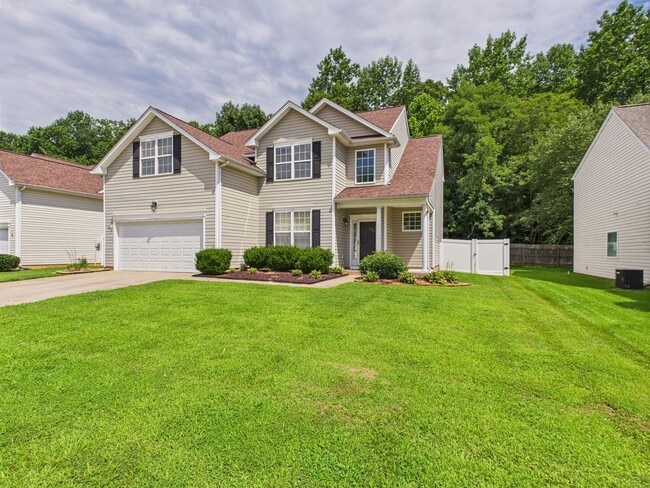 Building Photo - Charming 5-Bedroom 2.5 Bathroom Home locat...