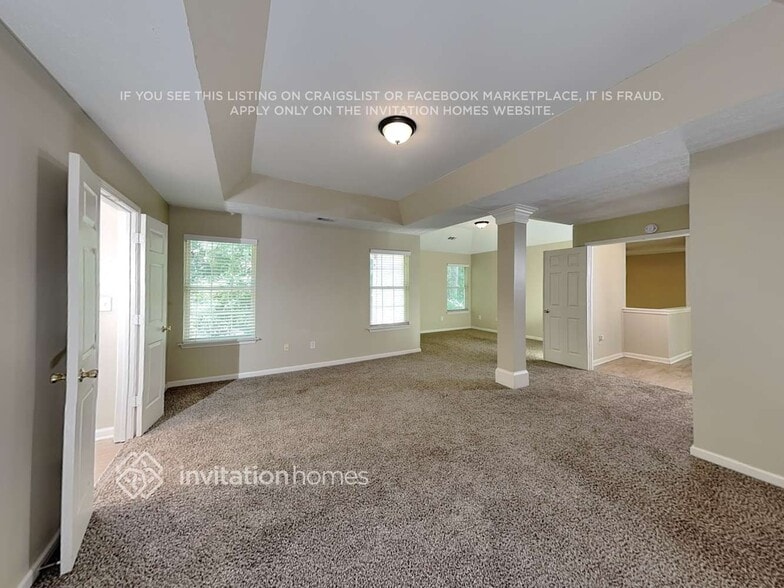 Building Photo - 320 Birchmere Close SW