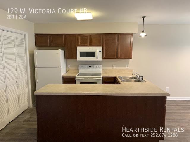 Building Photo - "Charming 2-Bed, 2-Bath Condo with Cozy Fi...