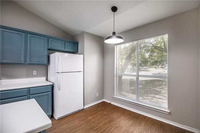 Building Photo - 3300 Reta Cove