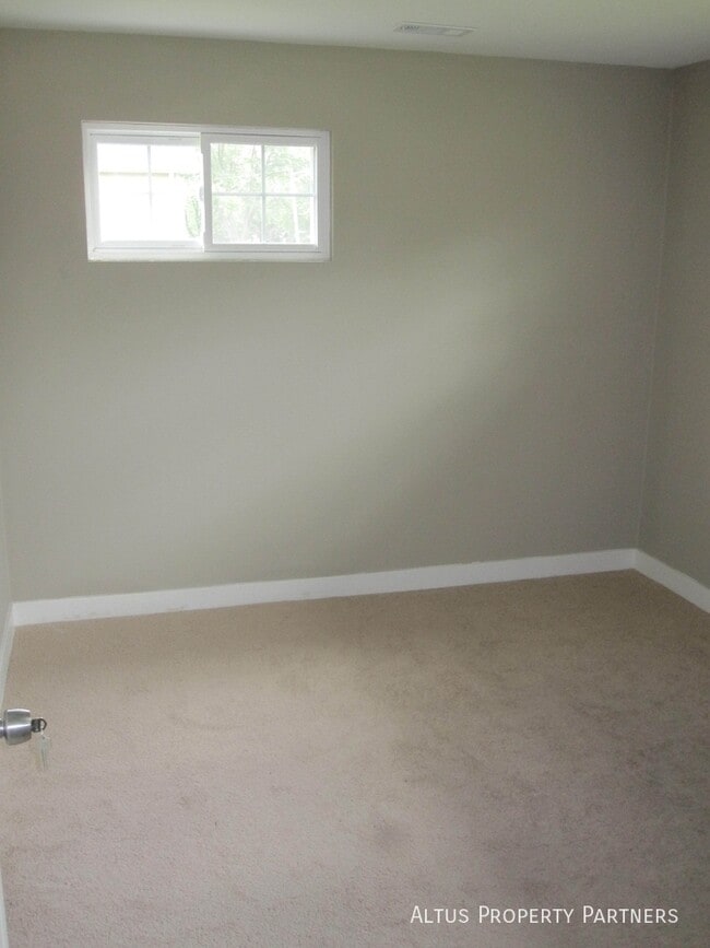 Building Photo - 16535 Spaulding Ave