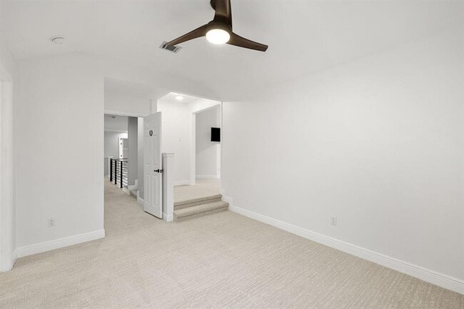 Building Photo - 2137 Rivina Dr