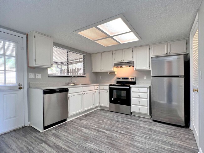Building Photo - Two-Bedroom End Unit Townhome
