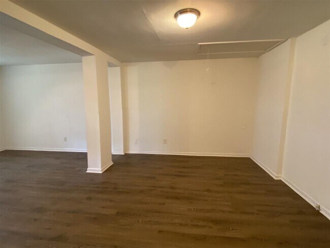 Building Photo - 5523 Avenue O 1/2