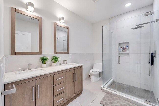 Building Photo - 285 JULIANNE Ter