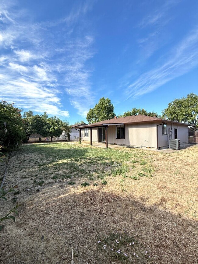 Building Photo - 2900 Terrmont Loop