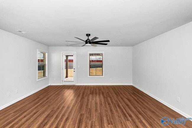 Building Photo - 213 Shubert Dr