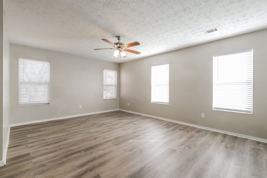 Building Photo - 6375 E Windsor Ln