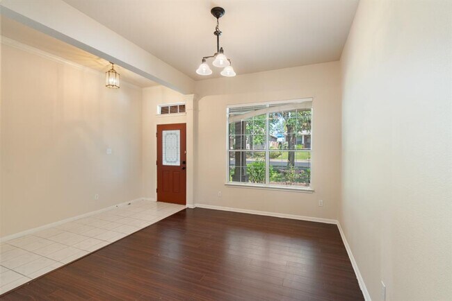 Building Photo - 1511 Weatherford Dr