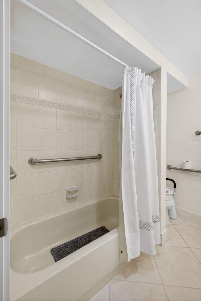 Building Photo - 611 Brackenwood Cove