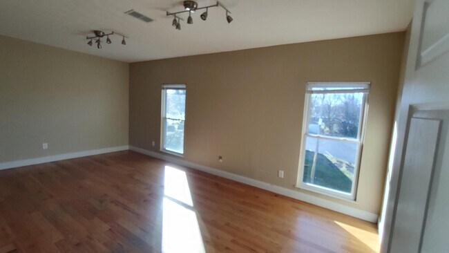 Building Photo - 236 Main St