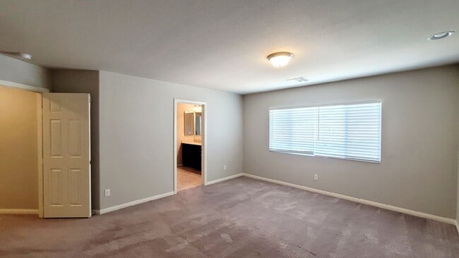 Building Photo - 7275 Shannon Ridge Ct