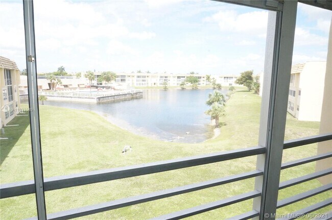 Building Photo - 8110 Sunrise Lakes Blvd