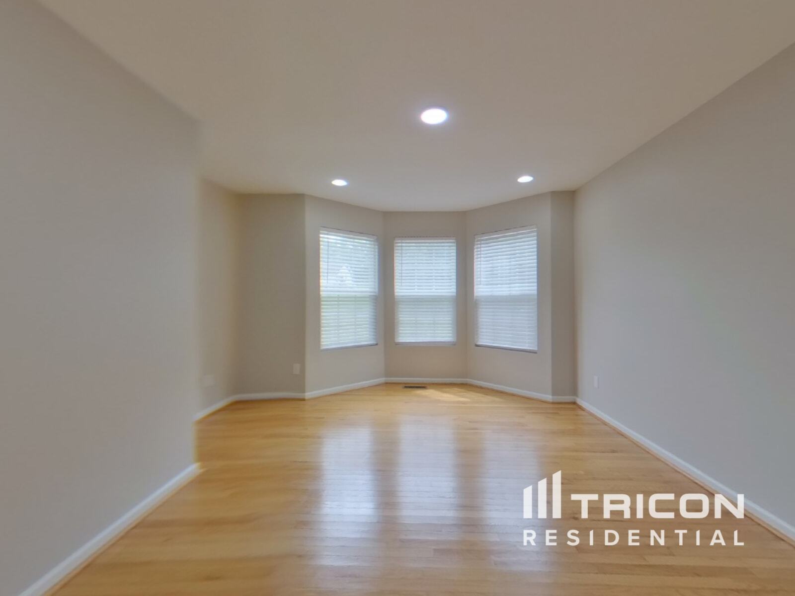 Building Photo - 211 Boxwood Ln