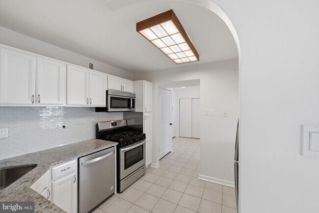 Building Photo - 5340 Holmes Run Pkwy