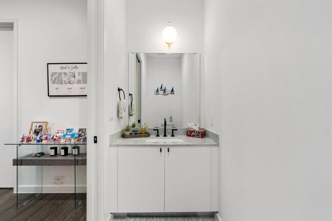 Building Photo - 800 Embassy Dr