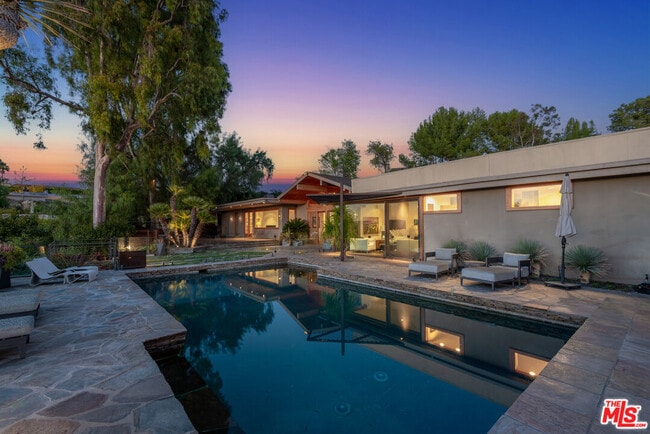 Building Photo - 4305 Clear Valley Dr