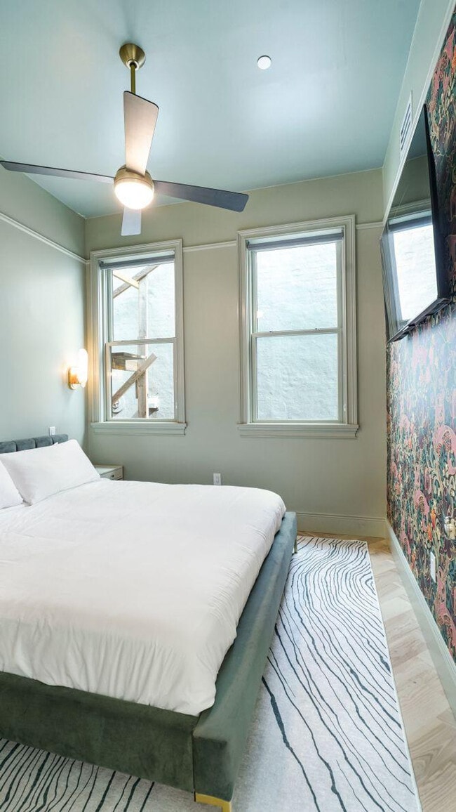 Building Photo - 604 Baronne St