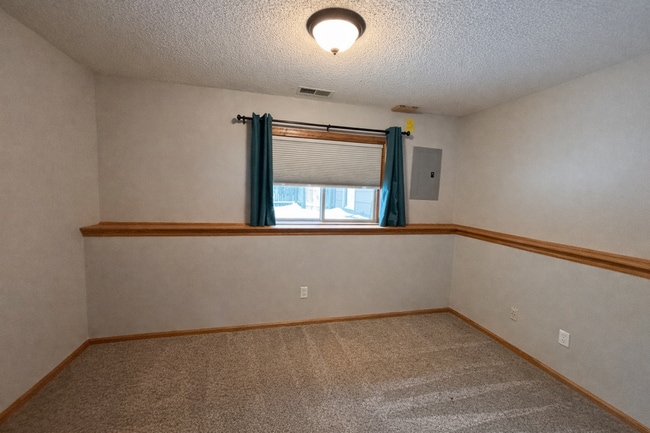 Building Photo - Stunning 4bed 2bath Home, With a Fully Fenced Yard.