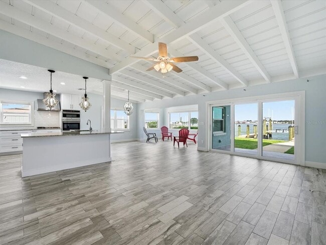 Building Photo - 828 Bay Point Dr