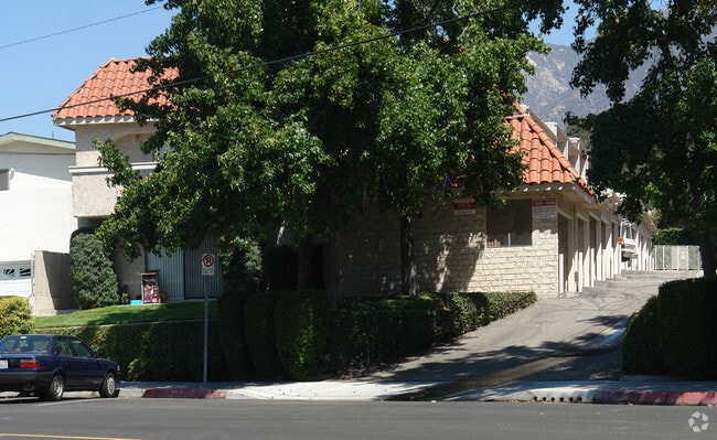 Building Photo - 2713-2719 Montrose Ave