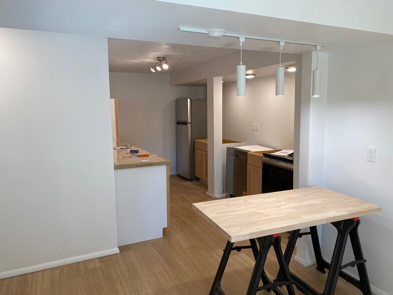 kitchen - 2489 Pierce Ave