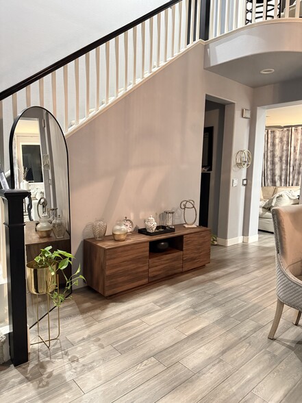 Building Photo - 1035 Tesoro Ave