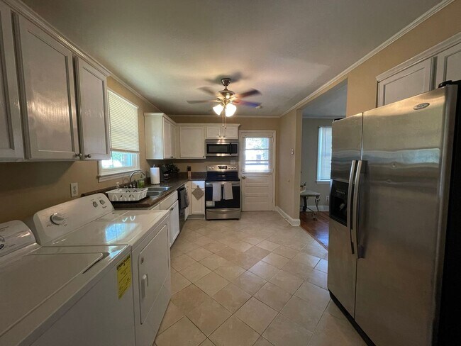 Building Photo - 406 Buie Ct