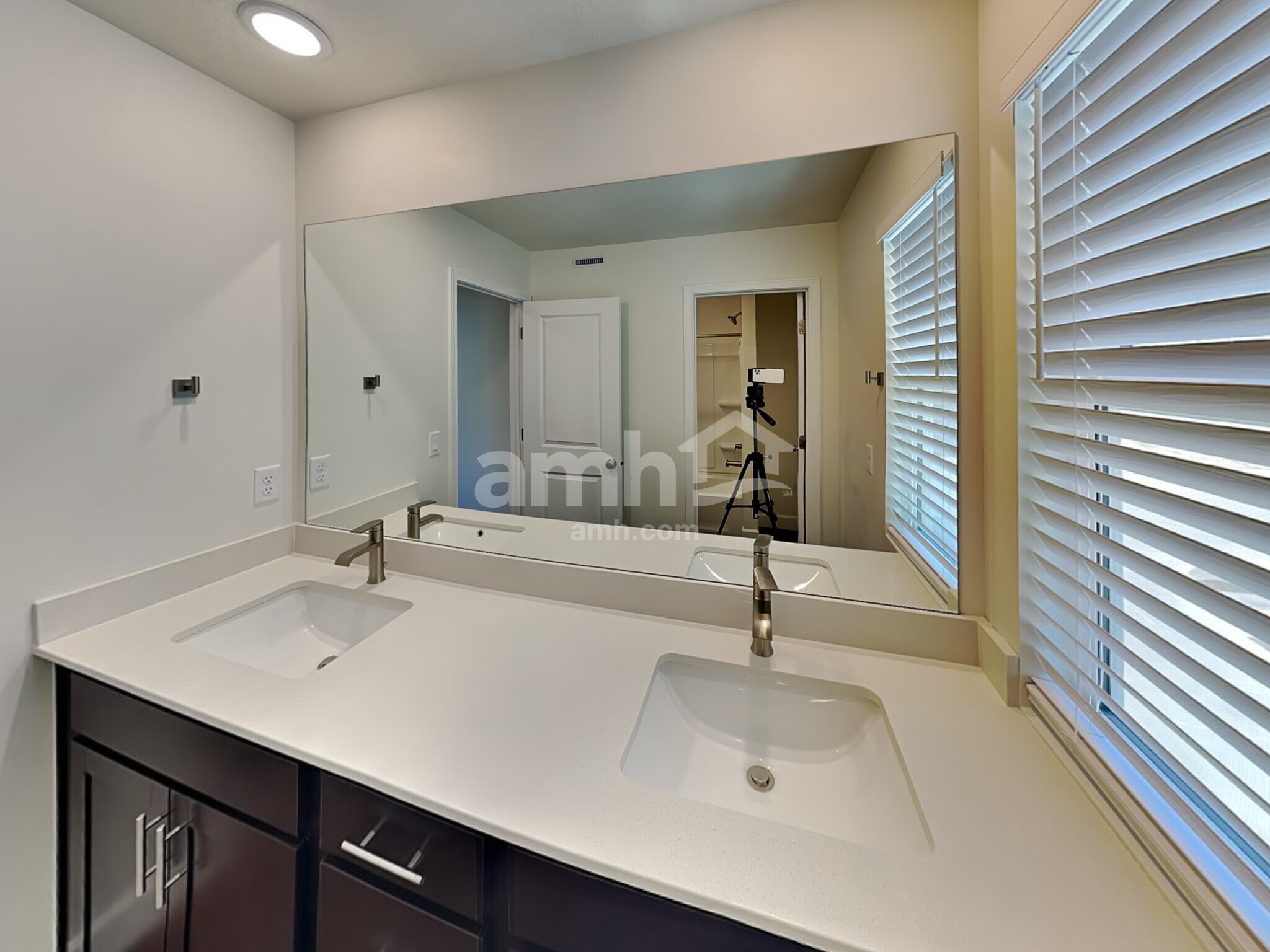 Building Photo - 11047 S Blue Byu Dr