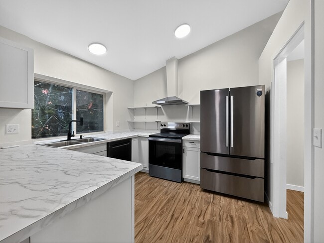 Primary Photo - 5502 NE 10th St