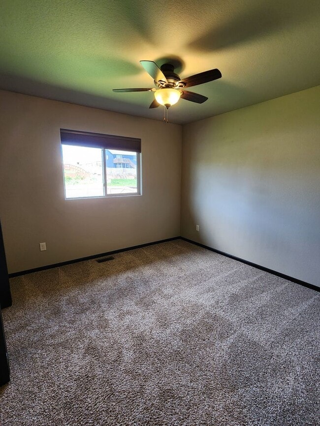 Building Photo - * 3 - 2 - 1 SPECIAL! * 4 Bedroom, 3 Bathro...