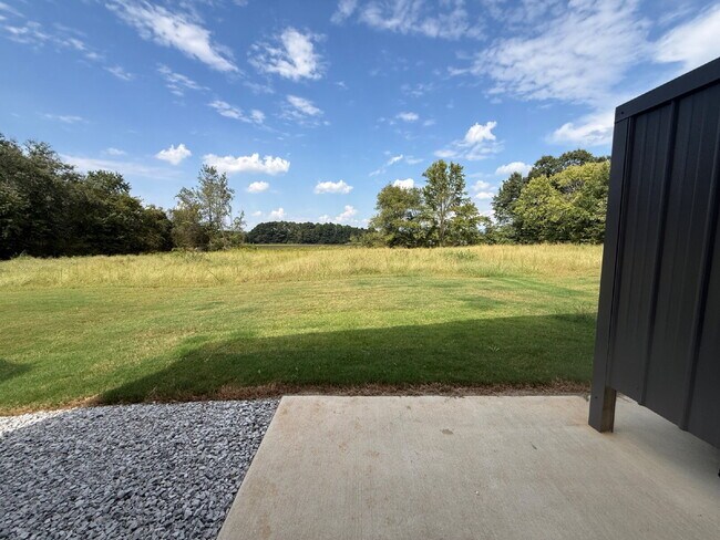 Building Photo - 401 Morring Rd