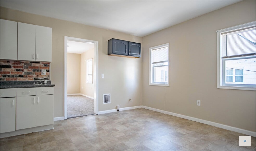 Building Photo - 4444 Main St