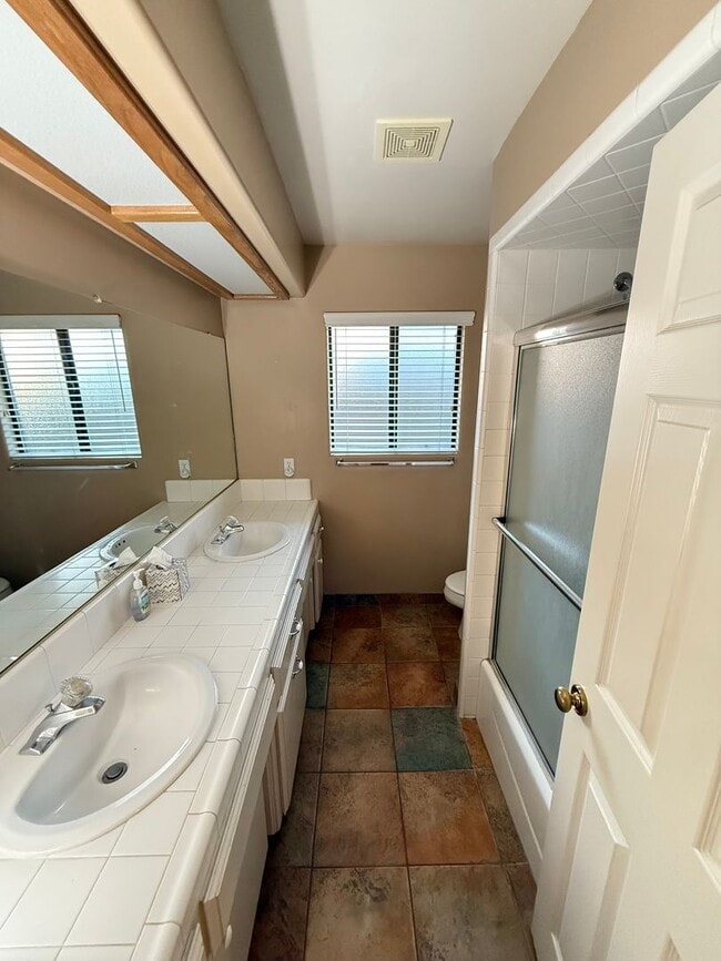 Building Photo - Charming 3-Bedroom Home in North Campus Park