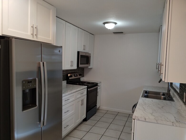 Building Photo - 8034 Orange Ave