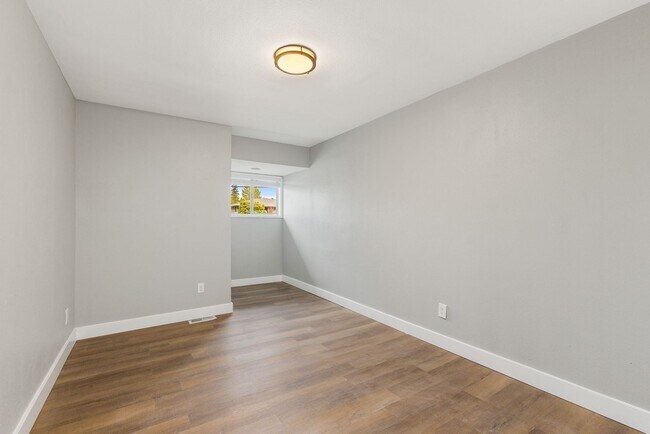 Building Photo - Lynnwood 4 Bedroom Rambler - Huge Lot and Storage Shed - NO CARPETS
