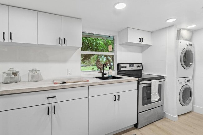 Building Photo - 107 SW 4th Ave