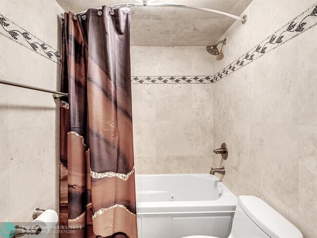 Building Photo - 3100 NE 49th St