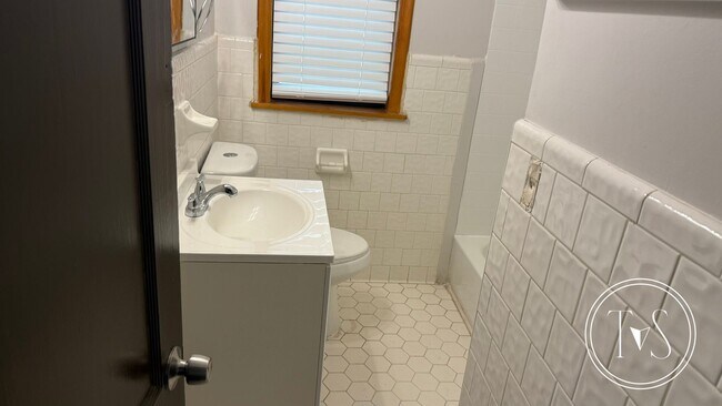 Building Photo - 416 Pinehurst Pl